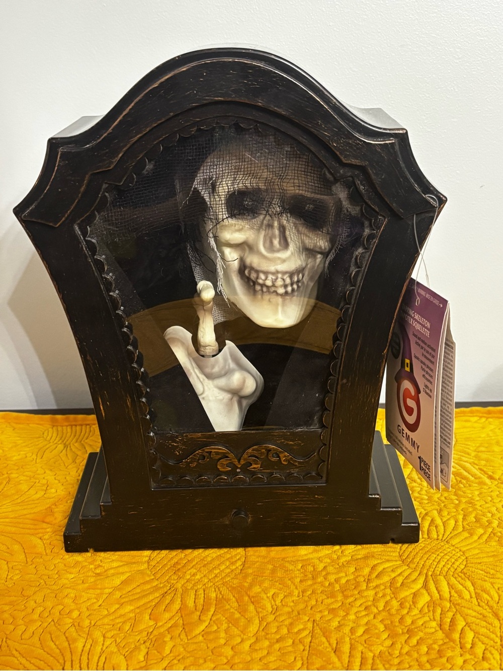 Gemmy Tapping Talking Skeleton Halloween Tombstone Animated Lights Scary Spooky